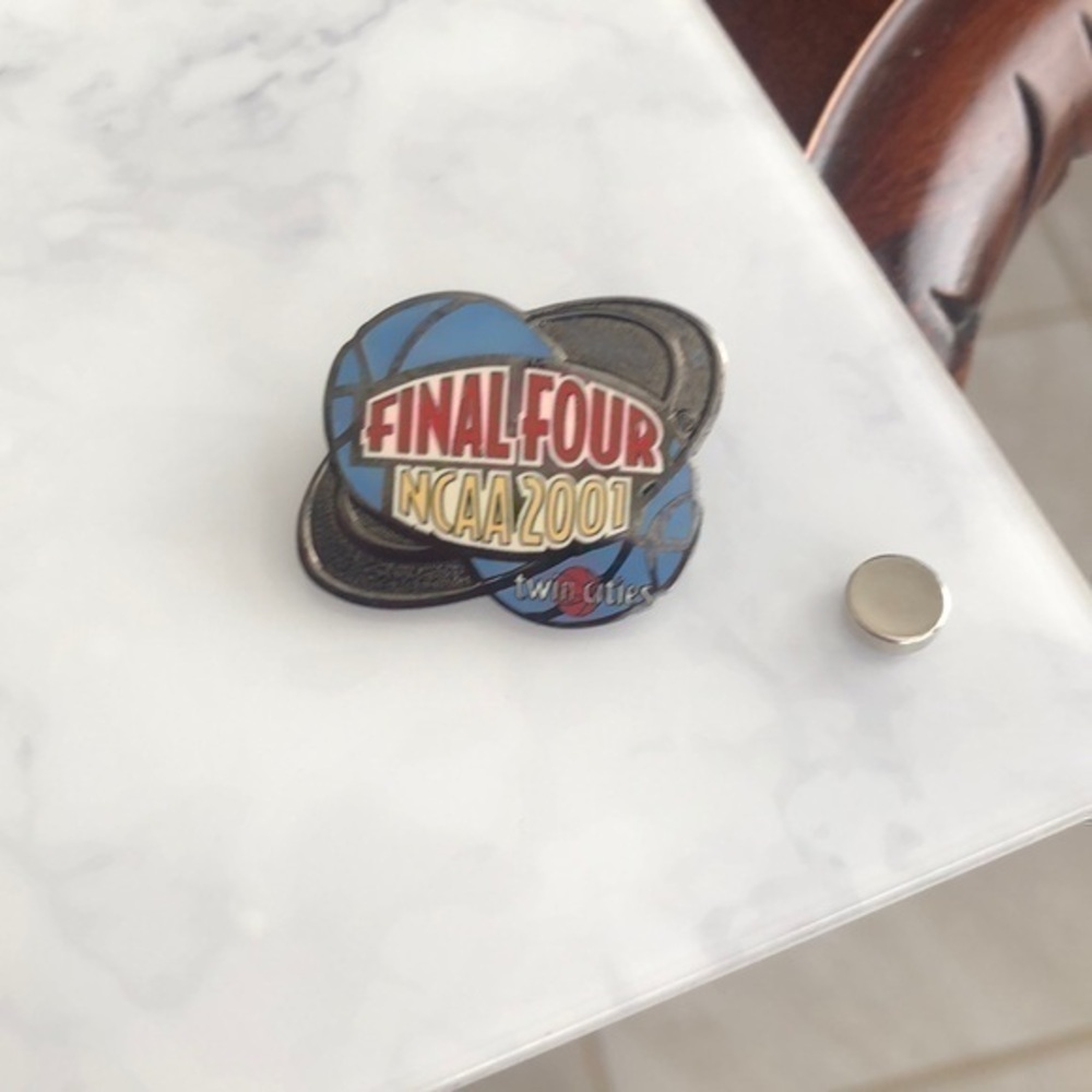 Y2K 2001 Pin